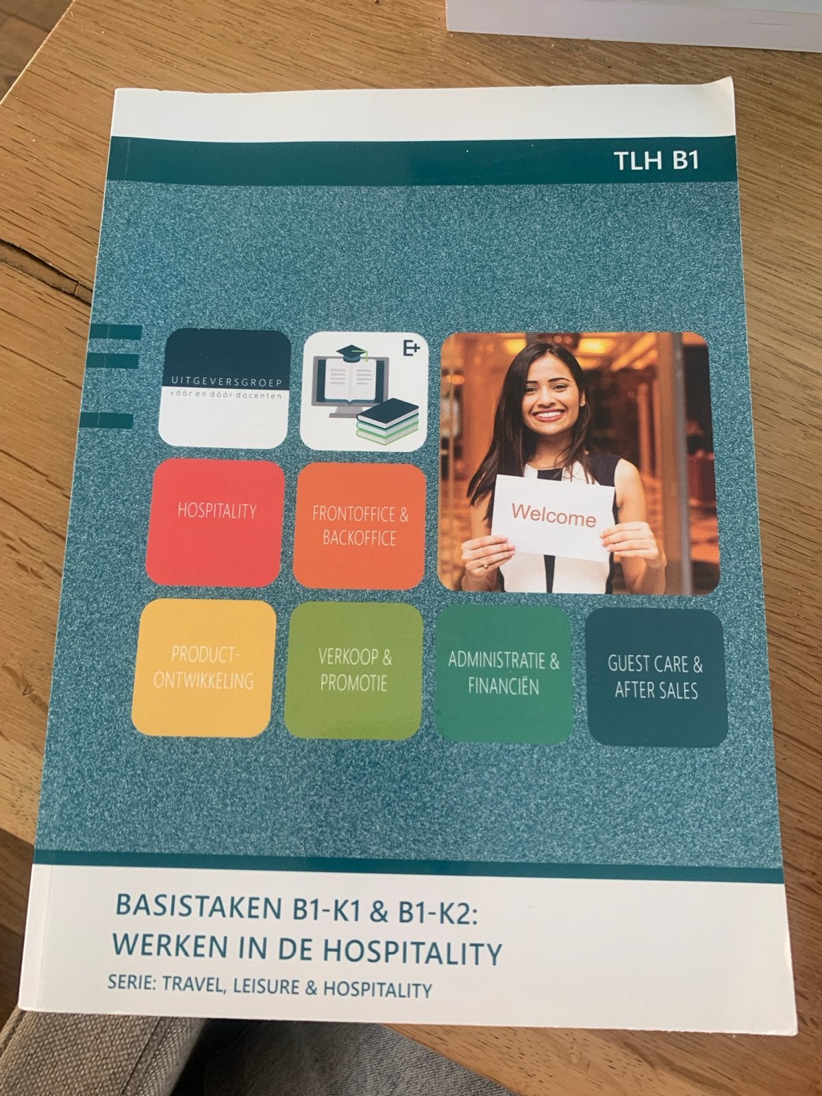 Basistaken B1-K1 & B1-K2: Werken in de Hospitality, Ophalen, Zo goed als nieuw, MBO
