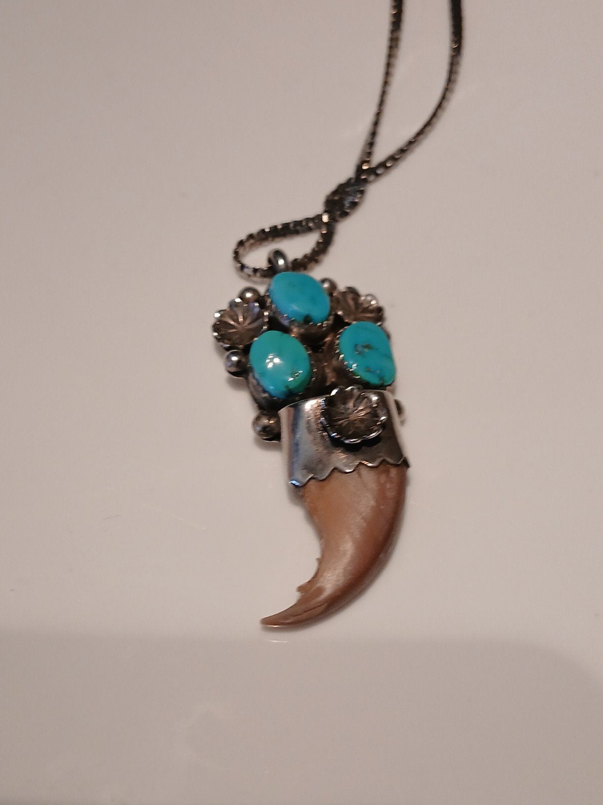 Orginele Navajo zilveren hanger met turkoois en berenklauw, Overige kleuren, Ophalen of Verzenden, Zo goed als nieuw, Steen of Mineraal
