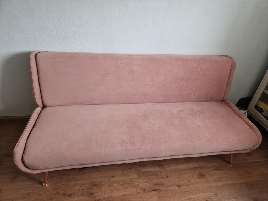 Slaapbank Moby (merk: Made) - Vintage Roze Fluweel & Koper, Huis en Inrichting, Slaapkamer | Slaapbanken, Ophalen, Overige kleuren