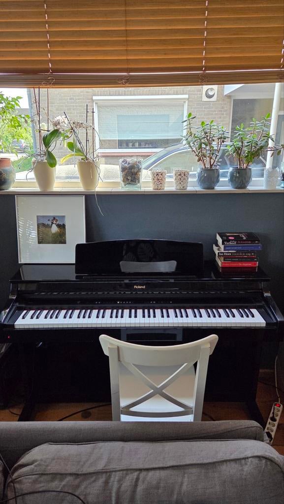Roland HP103e Digitale Piano - Hoogglans Zwart, Muziek en Instrumenten, Piano's, Ophalen of Verzenden, Zo goed als nieuw, Zwart