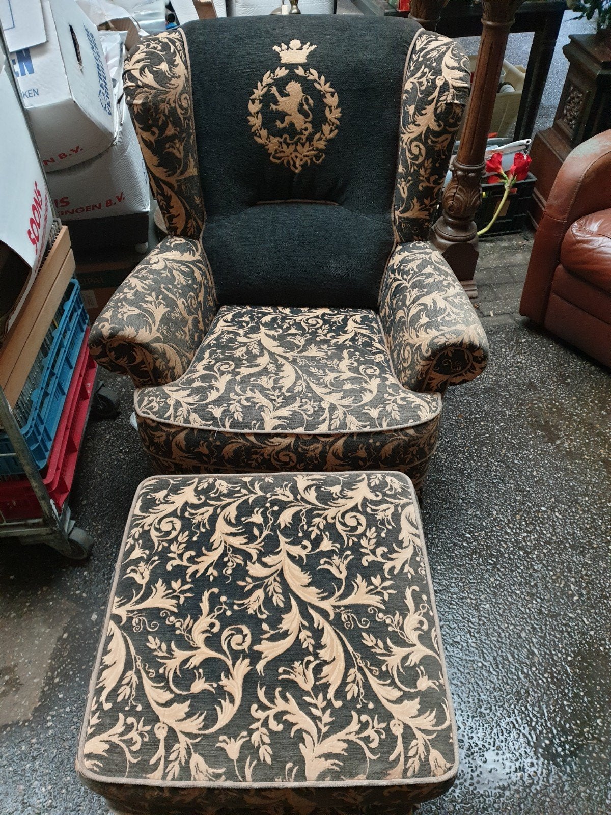 Oor fauteuil met bijpassende hocker, Ophalen