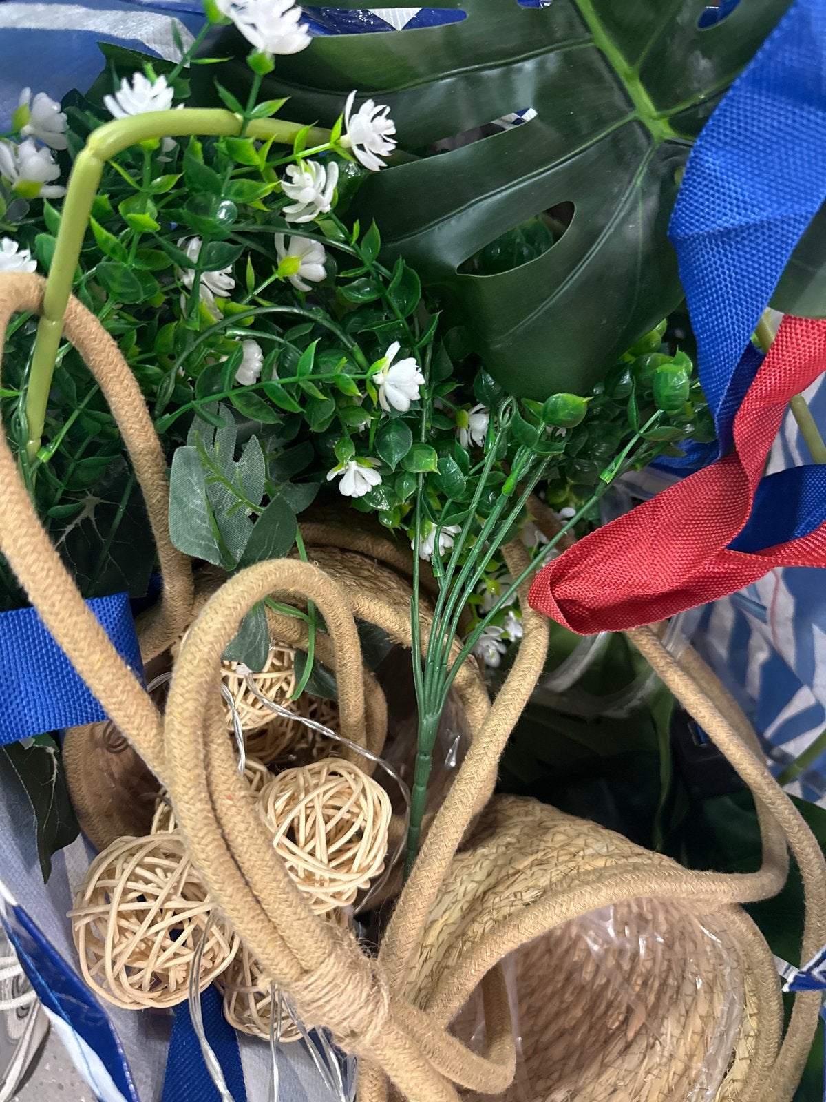 Tas met diverse nep bloemen en decoratie, Ophalen, Binnen, Gebruikt, Kunstbloem