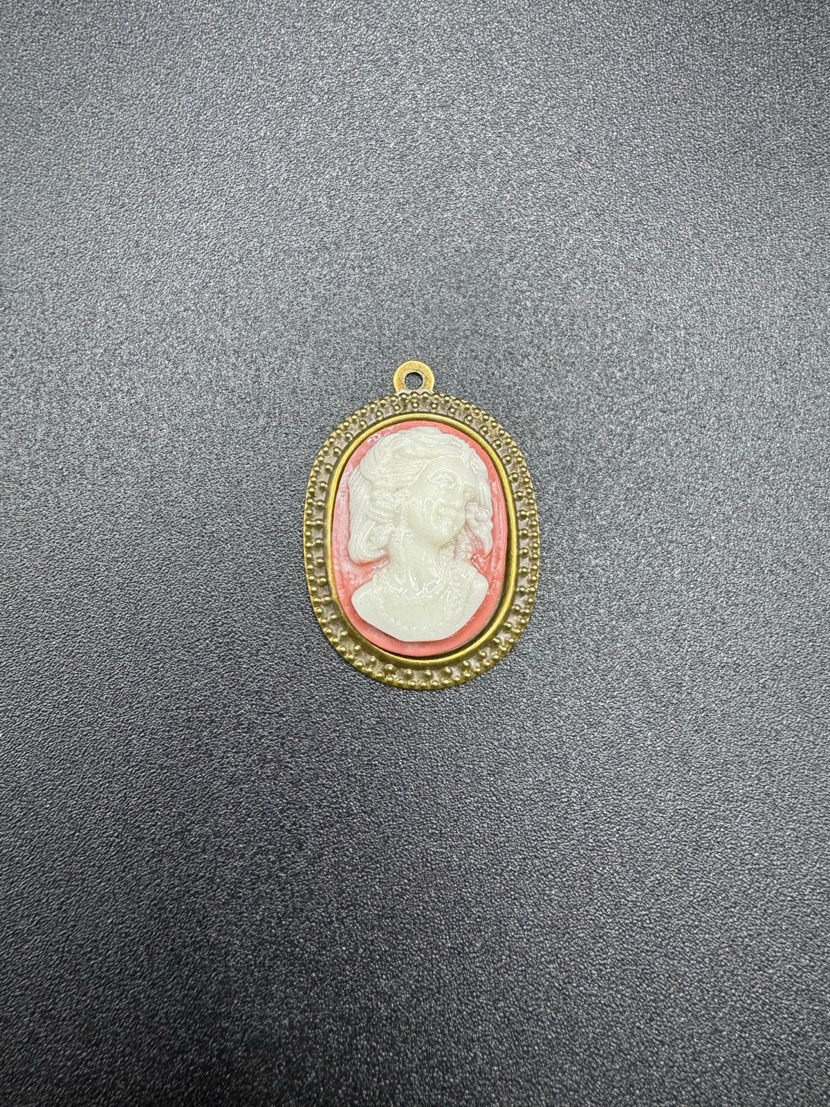 Vintage Camee Hanger - Elegante Damesportret, Sieraden, Tassen en Uiterlijk, Kettinghangers, Overige materialen, Gebruikt, Overige voorstellingen