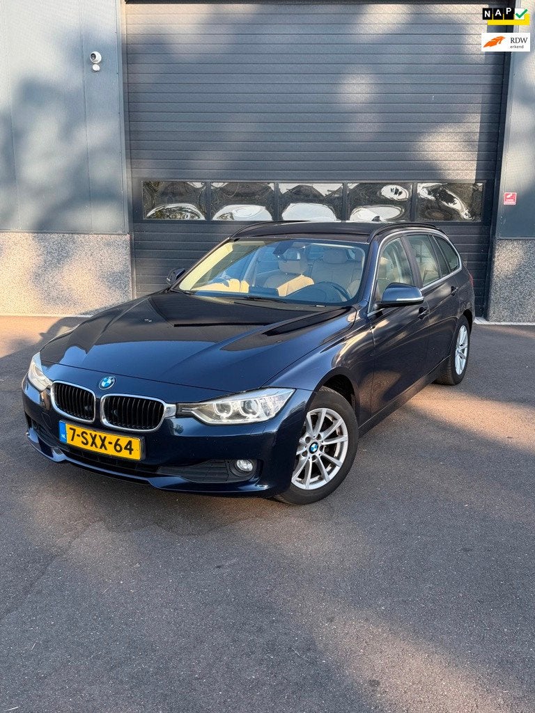 BMW 3-serie Touring 316i High Executive, Gebruikt, 4 cilinders, Blauw, Handgeschakeld