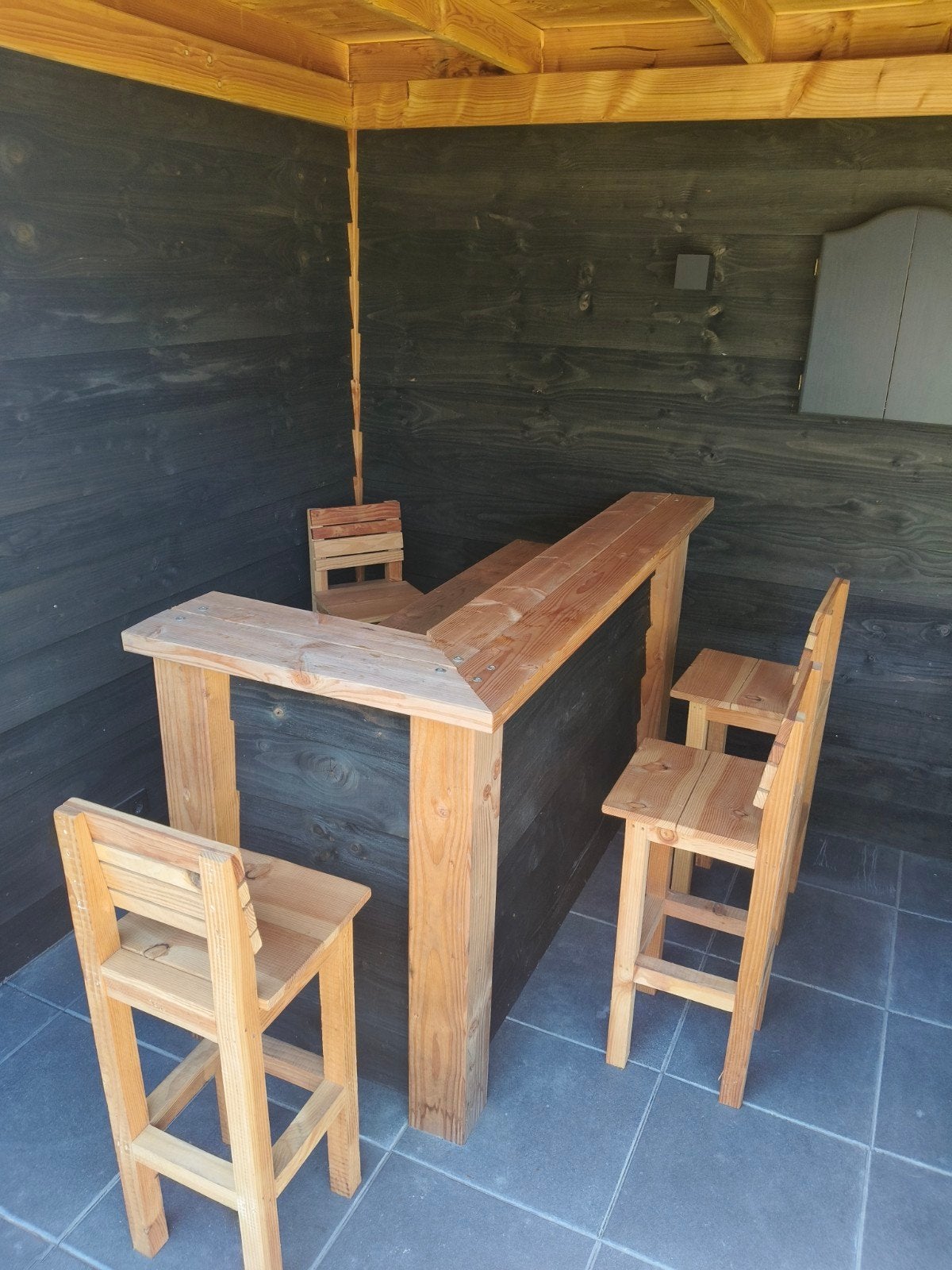 Houten bar met 4 bar krukken voor buiten, Ophalen, Gebruikt, Inclusief barstoelen