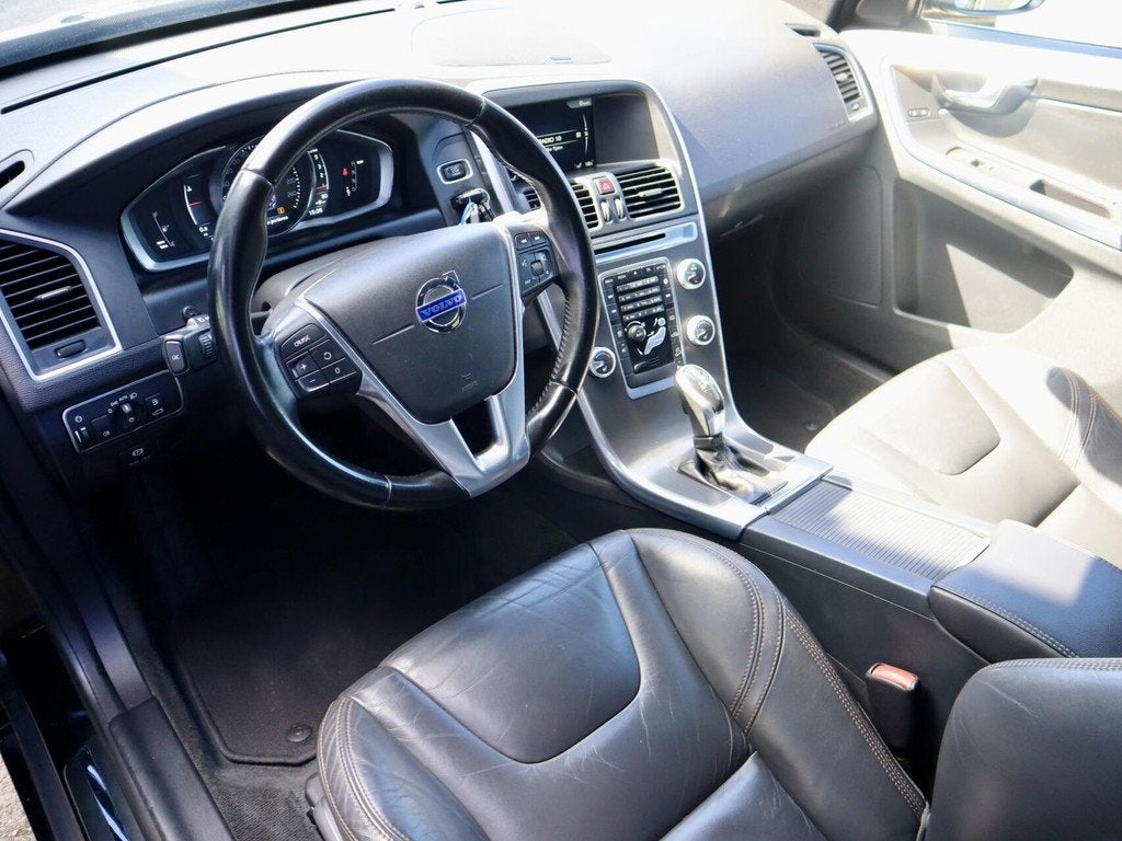 Volvo XC60 2.4 D5 AWD Summum 5 cilinder 215pk, Auto's, Automaat, Gebruikt, 197 €/maand, 2000 kg