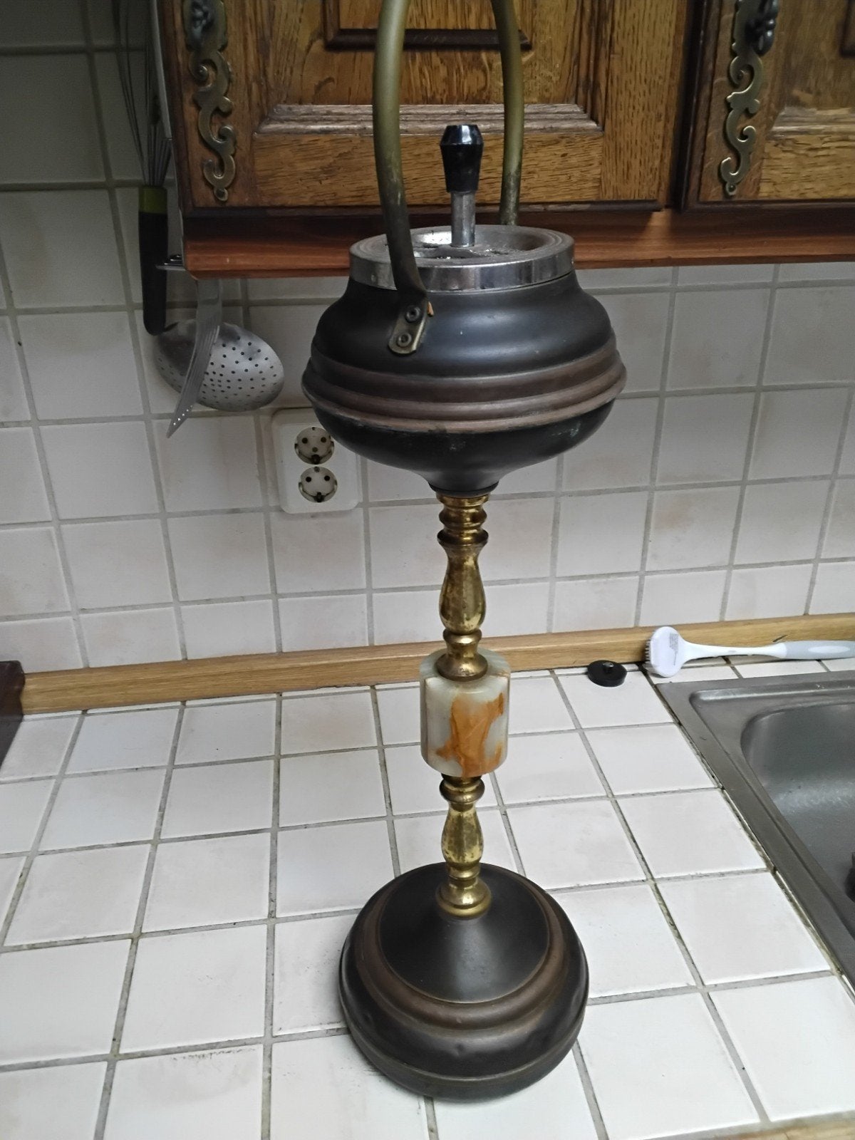 Vintage staande asbak met marmeren accent, Ophalen