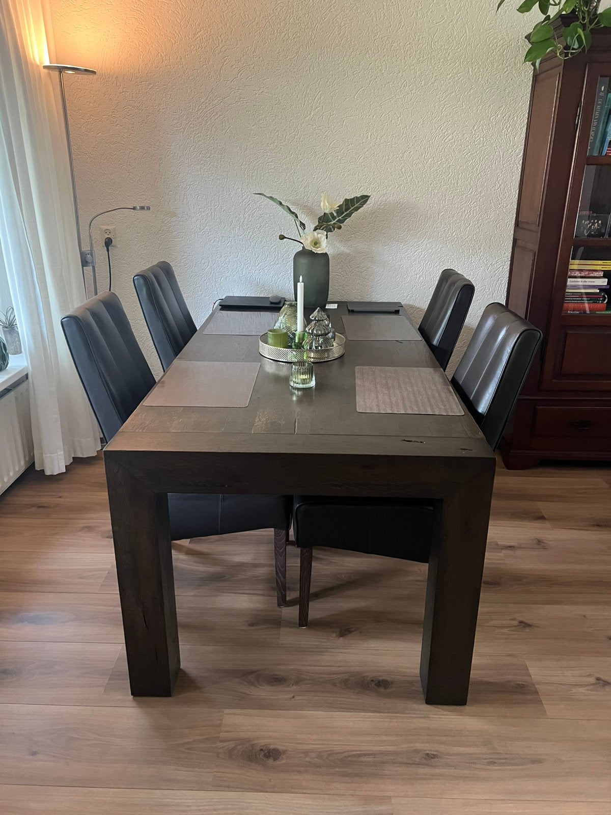 Eettafel met gratis 4 leren stoelen., Gebruikt, Vijf personen of meer, 150 tot 200 cm, Rechthoekig