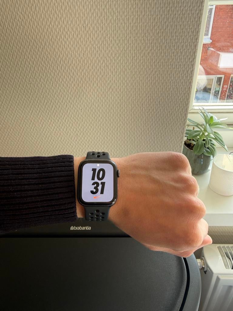 iWatch SE 44mm Nike zwart, Sieraden, Tassen en Uiterlijk, Smartwatches, Ophalen of Verzenden, Gebruikt, Zwart, IOS