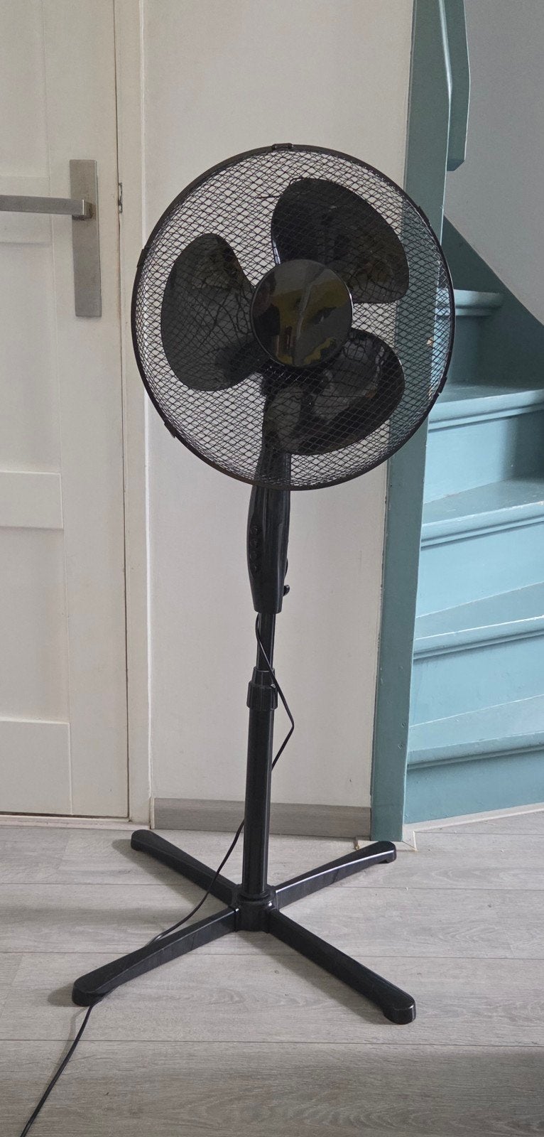 Zwarte Statiefventilator - Adriaanse Import & Export B.V., Ophalen, Adriaanse Import & Export B.V., Info@adriaanse-import.nl, Statiefventilator