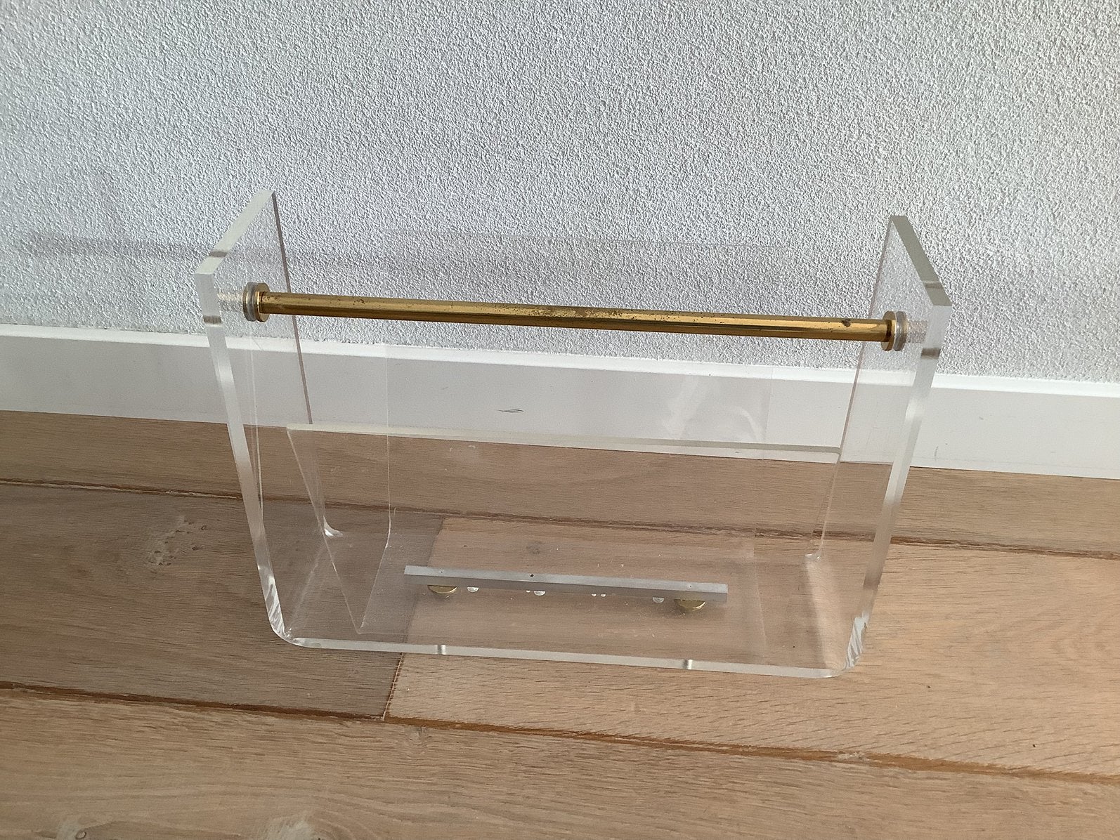 Vintage plexiglas design tijdschriftenbak (jaren 70), Verzamelen, Ophalen of Verzenden, Huis en Inrichting