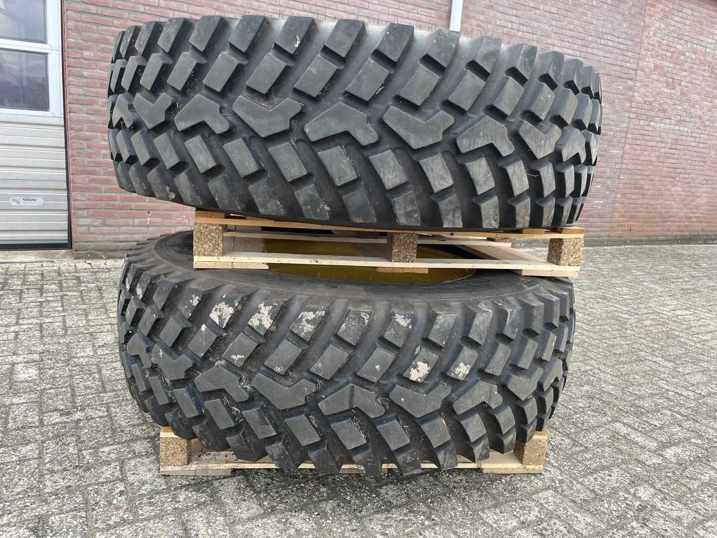 Complete wielenset BKT Ride Max IT 696 400/80R24 & 480/80R34, Zakelijke goederen