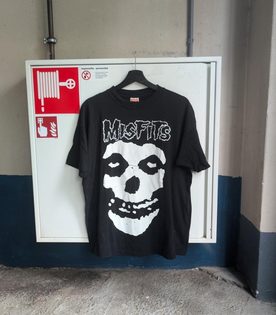 misfits big face skull tee 90s – large – band shirt, Kleding | Heren, T-shirts, Vintage, Maat 52/54 (L), Vintage, Vintage