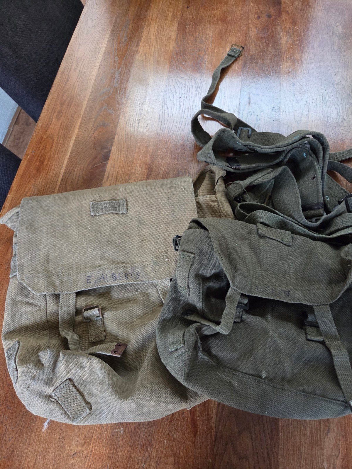 2 oude pukkels militaire schoudertas, Ophalen of Verzenden, Nederland