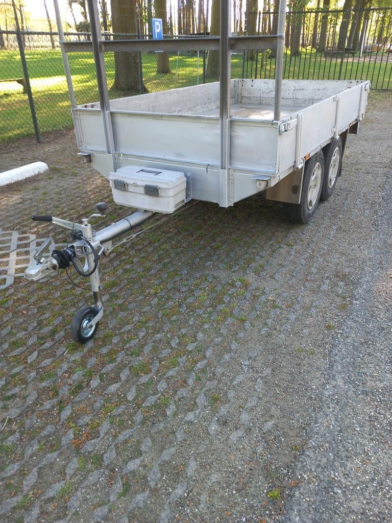 Te koop aanhanger, Ophalen