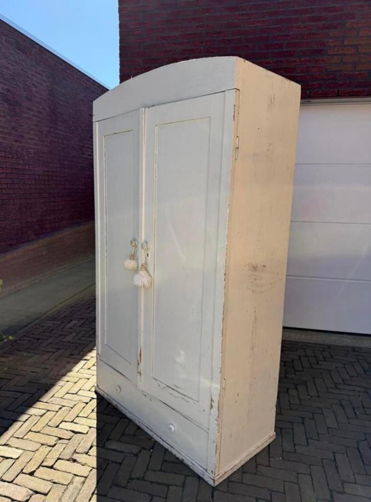 Mooie brocante grenen kast. Creme geverfd., Ophalen