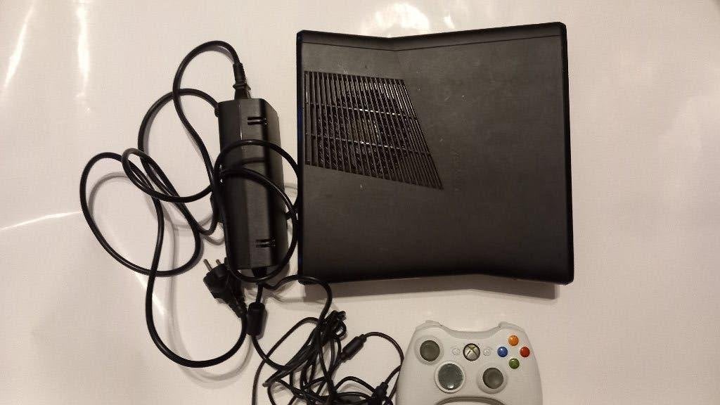 Xbox 360 Slim 320GB, 360 S, 320 GB, Ophalen of Verzenden, Zo goed als nieuw