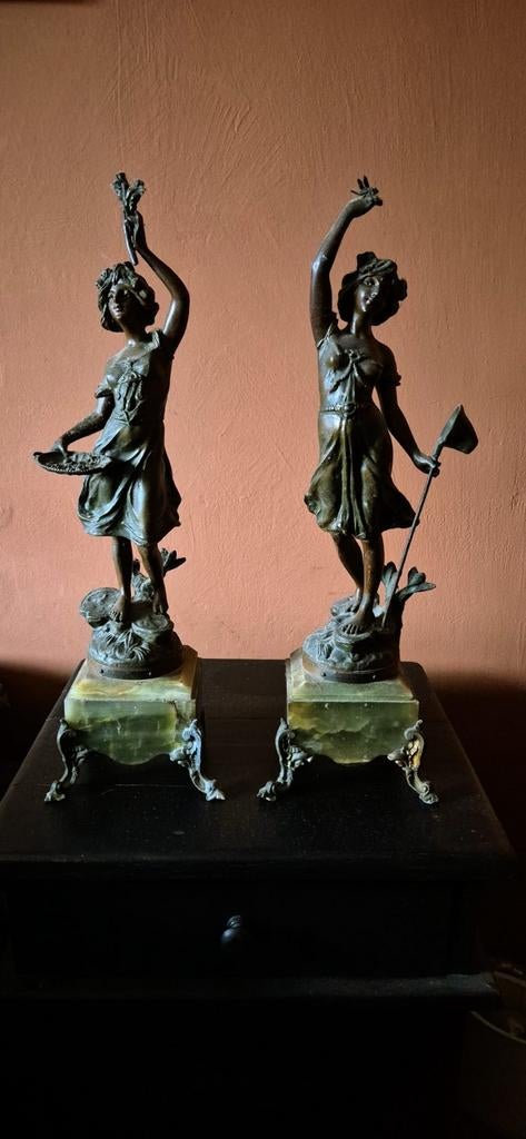 Twee bronzen beeldjes op marmeren sokkel, Ophalen of Verzenden