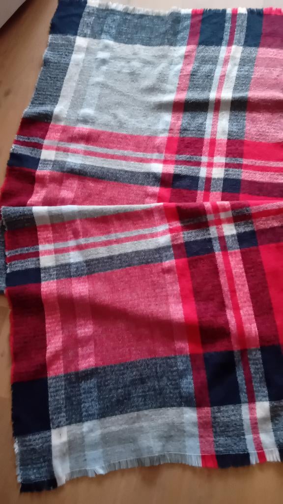 Sjaal grote rode geblokte Sjaal 180 x 70 cm, Kleding | Dames, Mutsen, Sjaals en Handschoenen, Ophalen of Verzenden, Nieuw, Maat 46/48 (XL) of groter