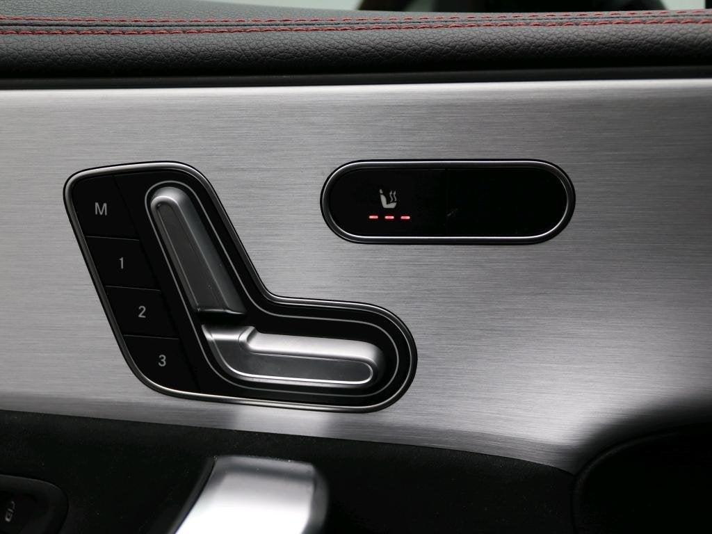 Mercedes-Benz CLA-klasse 180 Business Solution AMG / Panoram, CLA, Euro 6, 4 cilinders, Leder en Stof