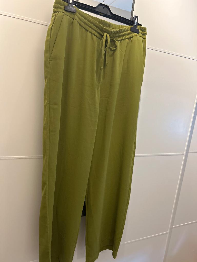 Groene wijde broek maat XL, Ophalen, Maat 46/48 (XL) of groter, Zo goed als nieuw, Lang