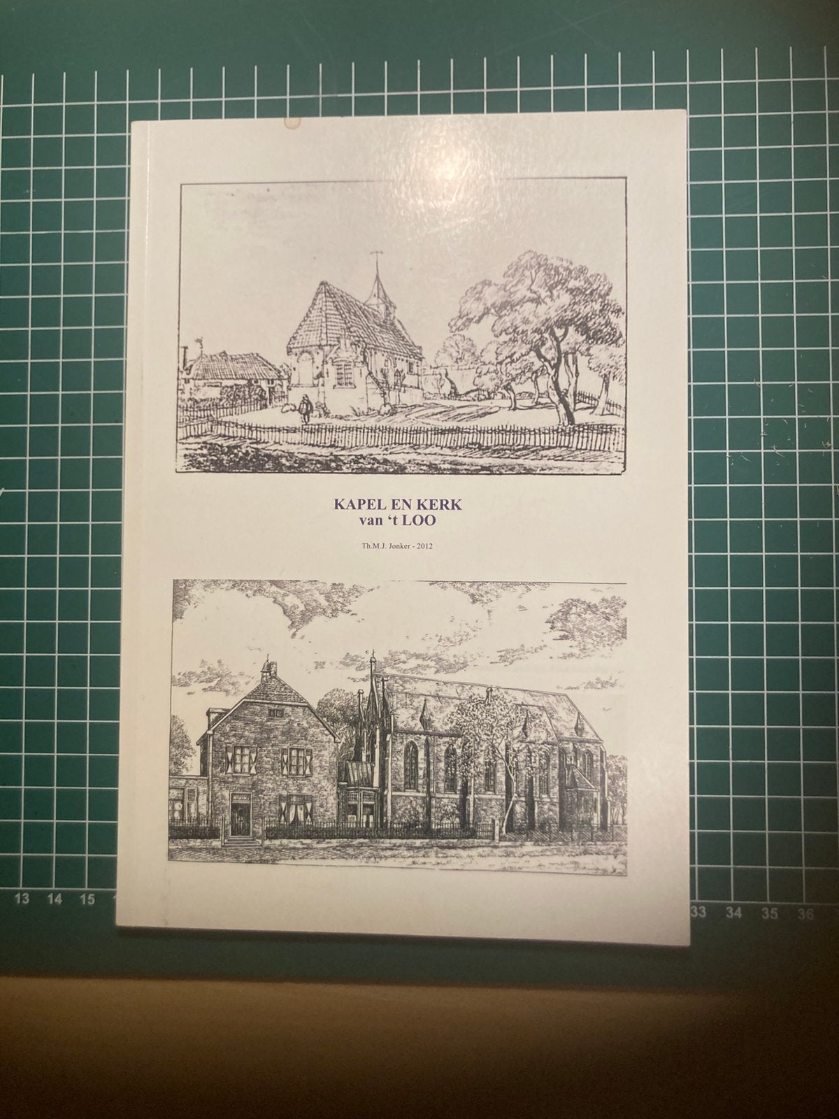 KAPEL EN KERK VAN ‘T LOO, Ophalen of Verzenden, Zo goed als nieuw