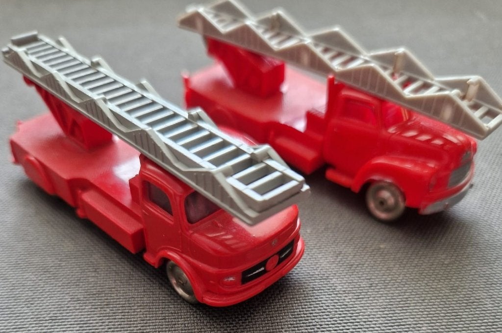LEGO HO 1:87 - 2 Brandweerwagens, Ophalen of Verzenden, Gebruikt, Lego