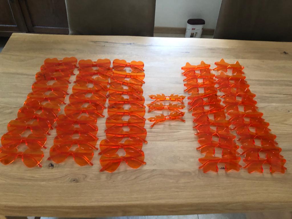 Oranje zonnebrillen, Ophalen of Verzenden, Zo goed als nieuw, Oranje of Koningsdag