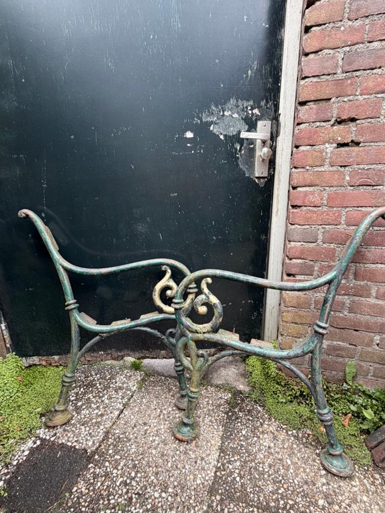 Antieke zware tuinbank poten, Ophalen, Zo goed als nieuw, Rechthoekig, Hout