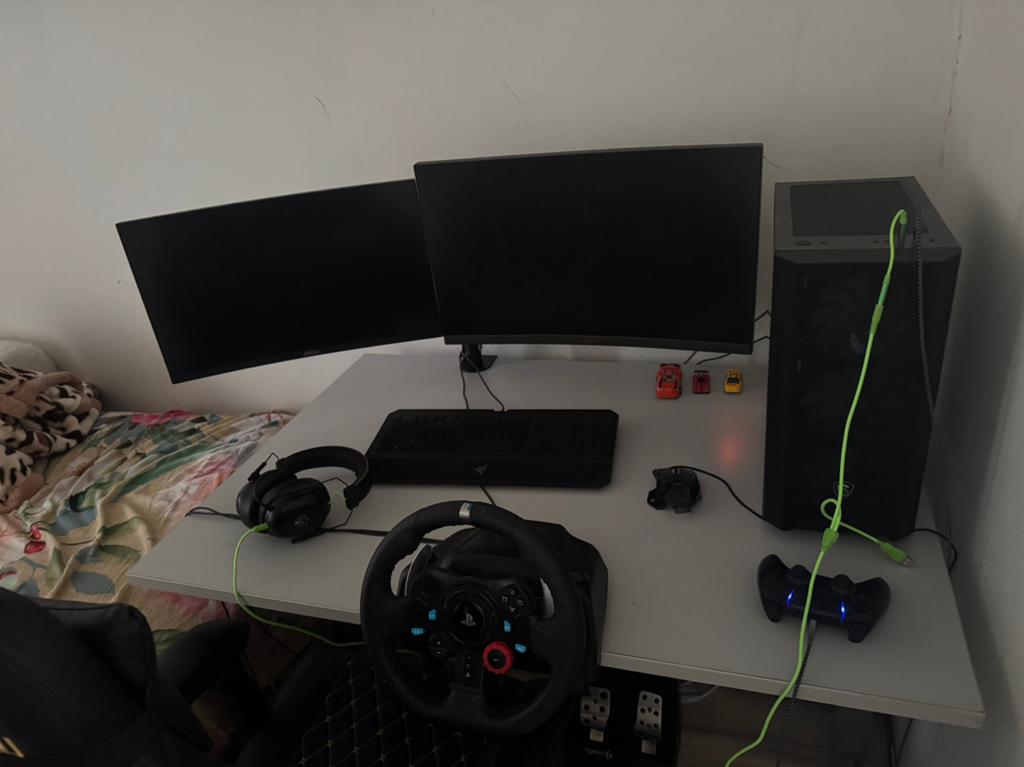 Dual Monitor Gaming Pc set, Computers en Software, Desktop Pc's, Zo goed als nieuw, 2 tot 3 Ghz, SSD, 16 GB, Met videokaart, Met monitor