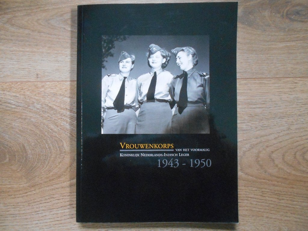 Drs. S. Kruyswijk - van Thiel Vrouwenkorps va het voormalig, Ophalen of Verzenden, Tweede Wereldoorlog, Zo goed als nieuw, Overige onderwerpen