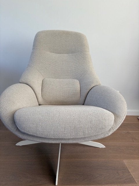 Draaibare, beige fauteuil van Bolia, bijzondere editie Sago, Ophalen, 75 tot 100 cm, Zo goed als nieuw, Stof