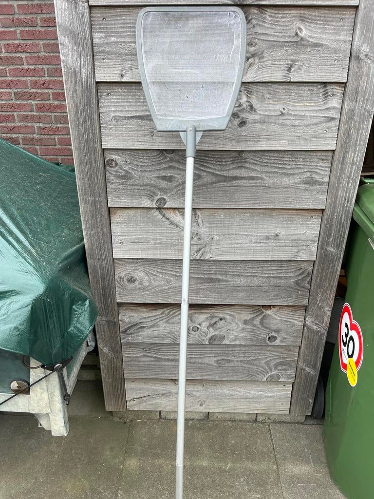 Gratis: Zwembad schepnet met steel, Tuin en Terras, Zwembad-toebehoren, Ophalen, Gebruikt, Overige typen