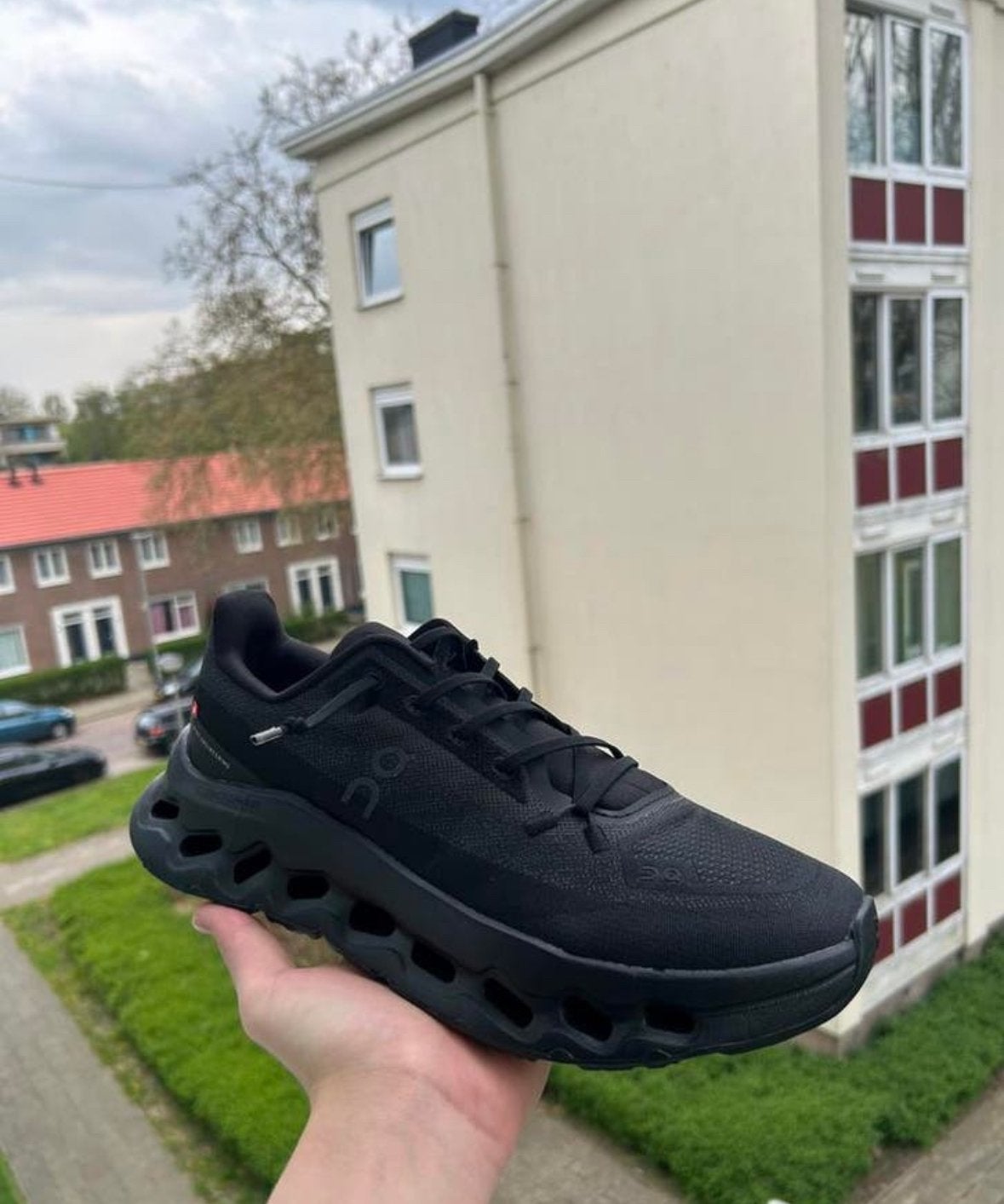 On Running Cloud Cloudtilt Black Eclipse maat 42 sneakers, Zwart, Nieuw, Ophalen of Verzenden, Sneakers of Gympen