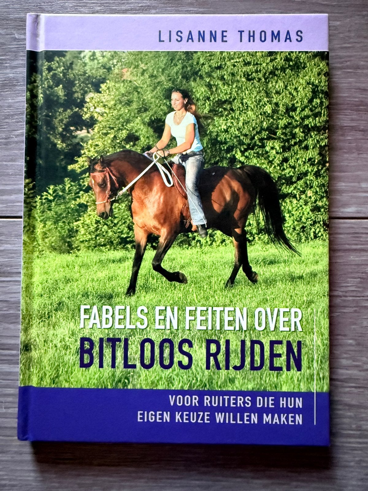 Fabels en feiten over bitloos rijden – Lisanne Thomas, Ophalen of Verzenden, Zo goed als nieuw, Paarden of Pony's
