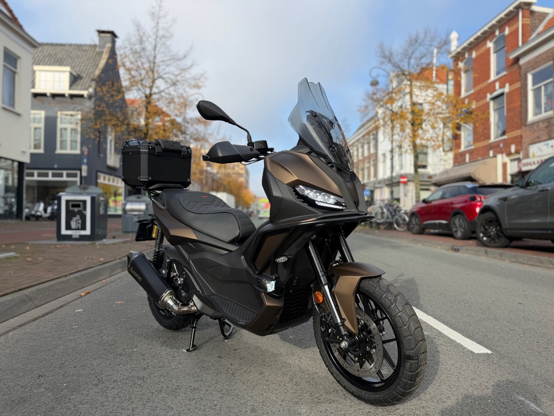 Aprilia SR GT 400 SPECIALPAINT | MARRAKECH BROWN |EXCLUSIVE, Scooter, 399 cc, Automaat, Gebruikt