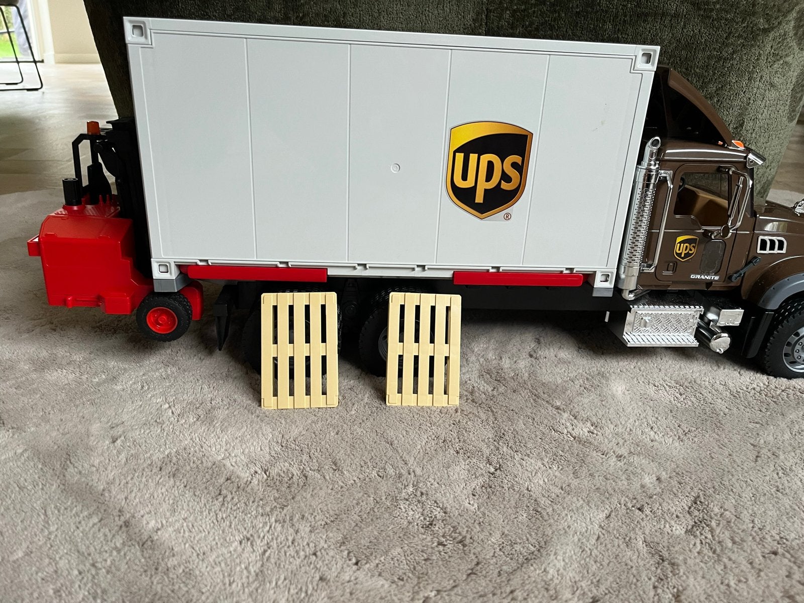 Bruder Mack Granite UPS vrachtwagen, Ophalen of Verzenden, Zo goed als nieuw