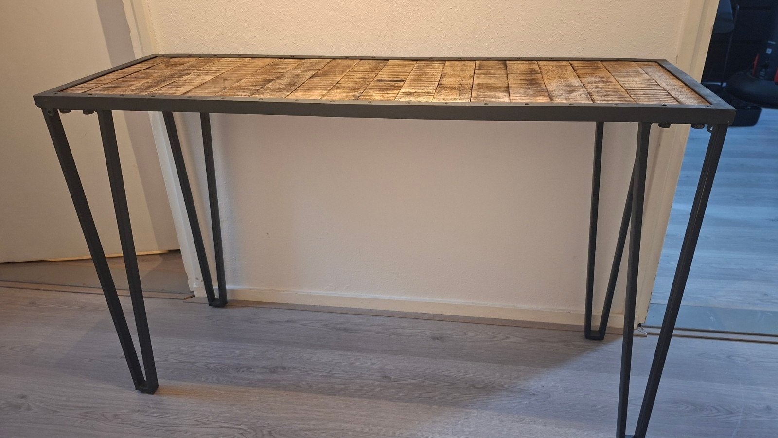 Sidetable aangeboden, Huis en Inrichting, Tafels | Sidetables, Ophalen, 100 tot 150 cm, Zo goed als nieuw, 25 tot 50 cm