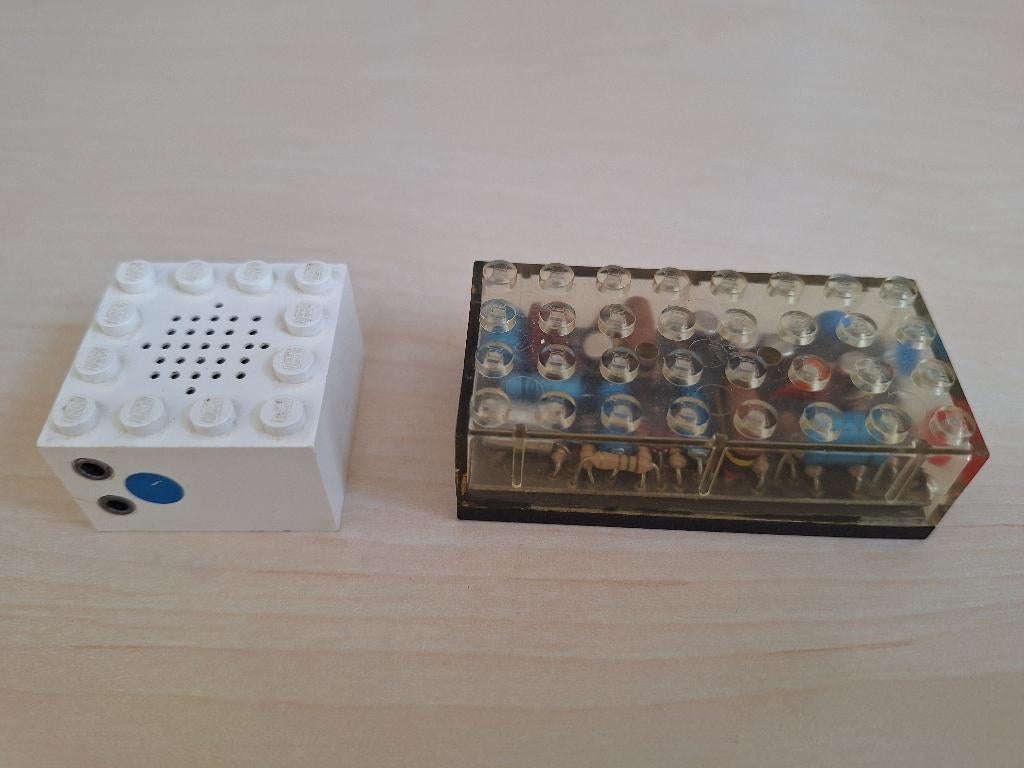 Twee trein onderdelen van de zeldzame fluittrein van set 118, Gebruikt, Overige thema's, Lego, Ophalen of Verzenden