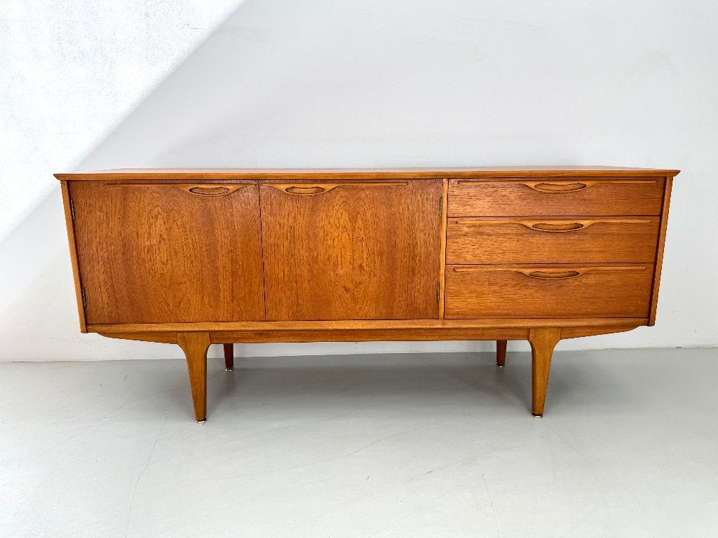 Vintage dressoir Jentique., Huis en Inrichting, 150 tot 200 cm, Teakhout, Ophalen of Verzenden, Zo goed als nieuw