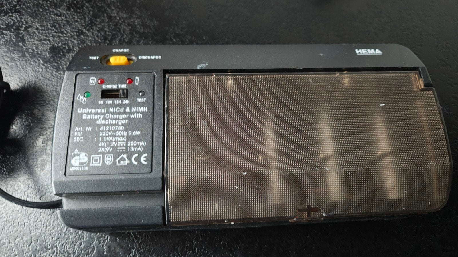 Hema Universele NiCd & NiMH Batterijlader met ontlader, Ophalen, Gebruikt
