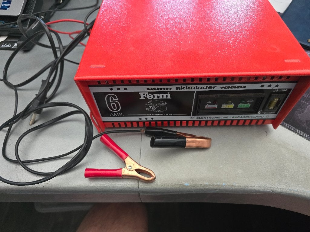 Absaar Acculader 12V - 6A, Gebruikt, Universele onderdelen