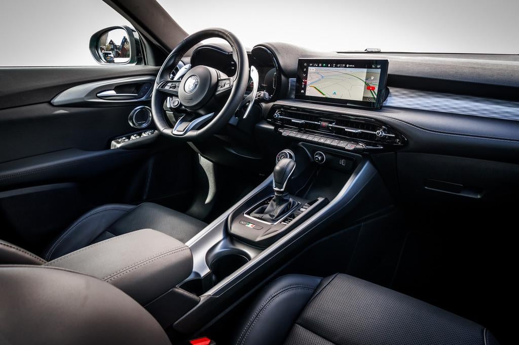 Alfa Romeo Tonale 1.5T Hybrid Veloce | Panoramadak | Leder |, Auto's, Gebruikt, 4 cilinders, Bedrijf, 1469 cc
