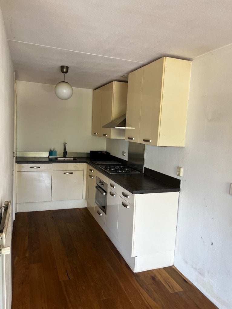 Keuken uit 2007, wit/creme, donkergrijs houten aanrechtblad, Huis en Inrichting, Keuken | Complete keukens, Ophalen, Gebruikt