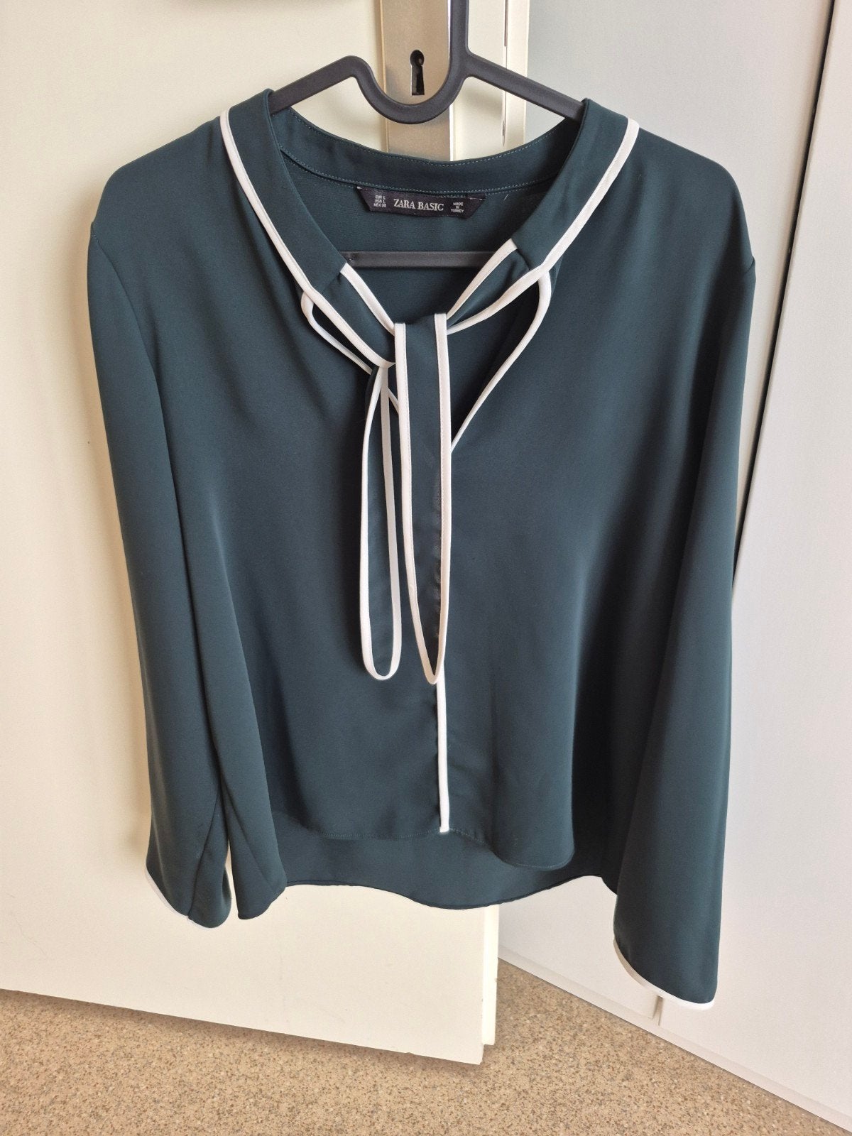 Zara Basic Blouse Groen met Witte Strikdetail, Maat 42/44 (L), Ophalen of Verzenden, Zo goed als nieuw, Zara Basic