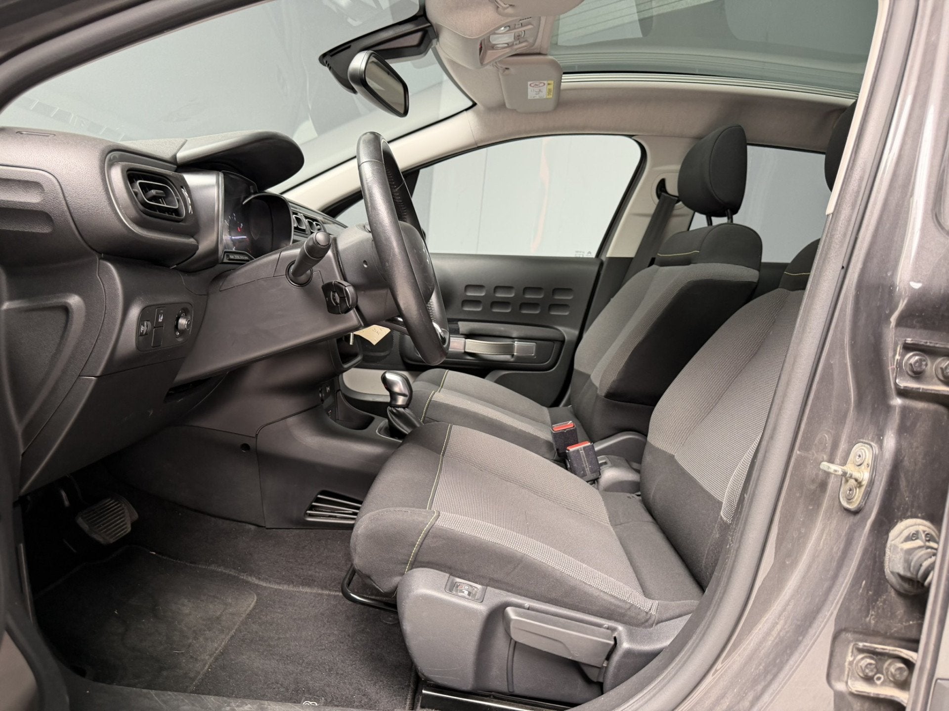 Citroën C3 1.2 PureTech S&S Shine GARANTIE|Automaat|Panoram, Auto's, Citroën, Stof, Gebruikt, 1199 cc, Bedrijf