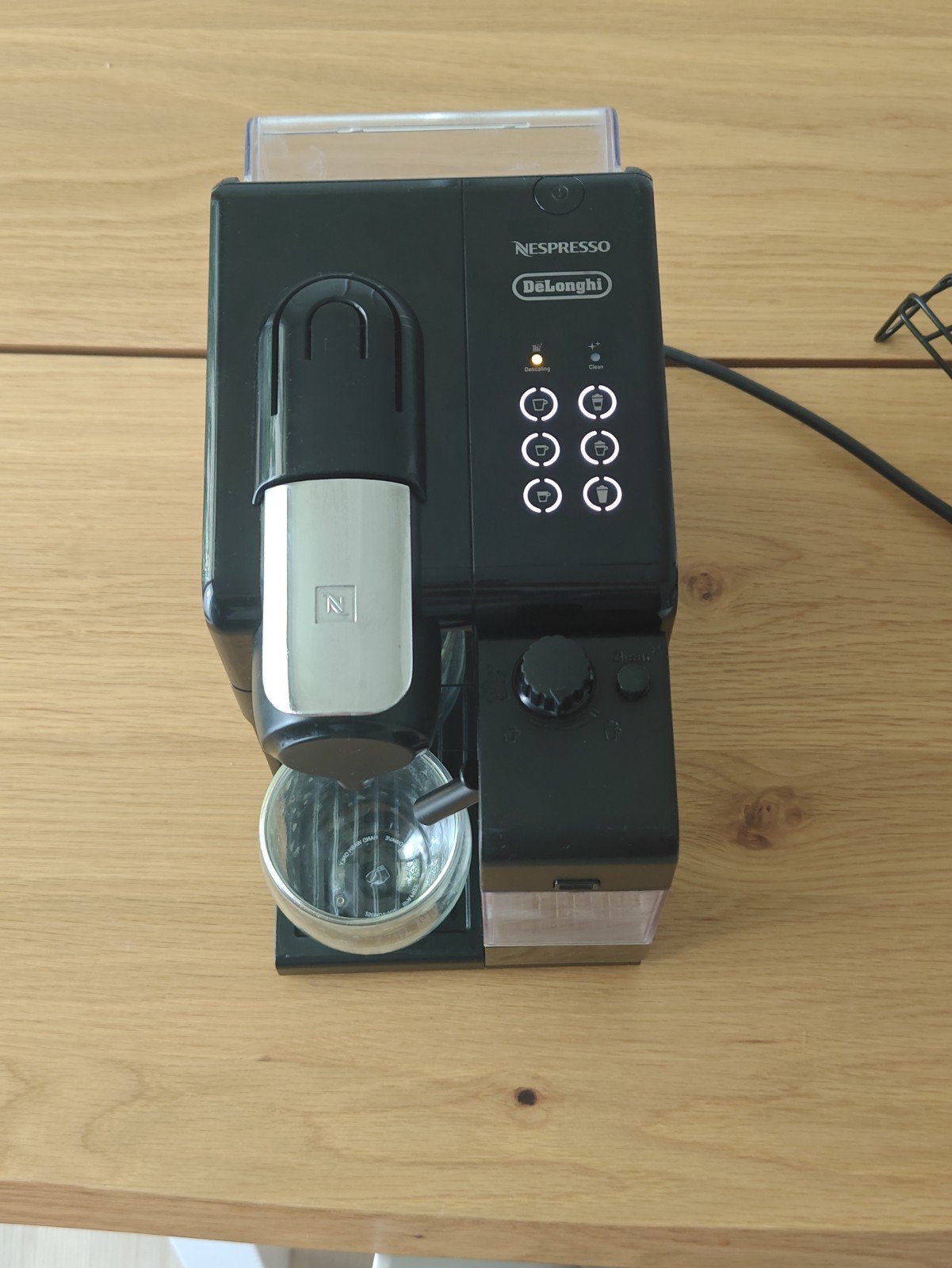 Nespresso DeLonghi Lattissima One EN500.B - Zwart, Witgoed en Apparatuur, Koffiezetapparaten, Ophalen, Koffiepads en cups, Espresso apparaat