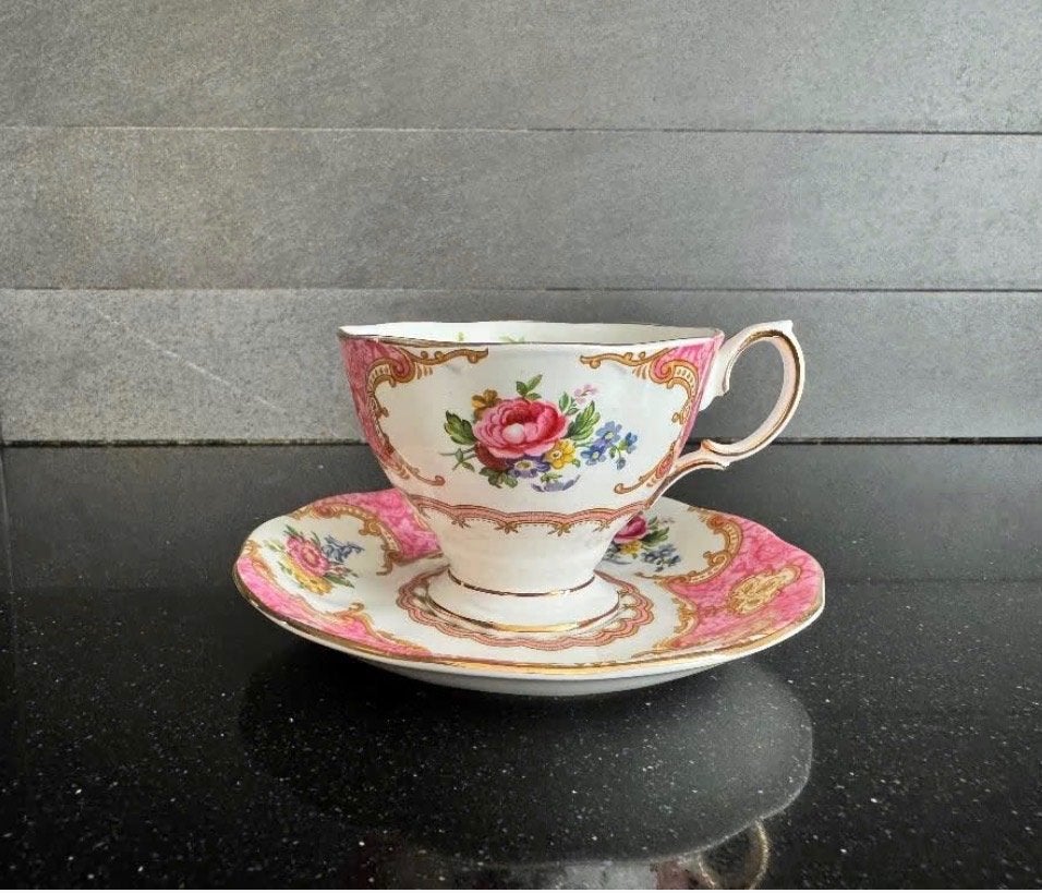 Royal Albert kop en schotel, Antiek en Kunst, Antiek | Servies los, Ophalen of Verzenden