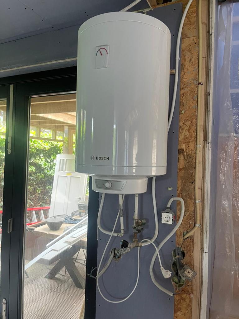 Bosch boiler 77 liter, Doe-het-zelf en Verbouw, Geisers en Boilers, 20 tot 100 liter, Zo goed als nieuw, 3 t/m 5 jaar oud, Boiler