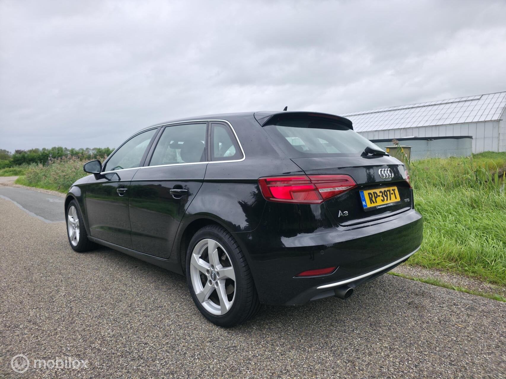 Audi A3 Sportback 1.0 TFSI / Navi / PDC / Drive Select / LED, Voorwielaandrijving, Stof, Gebruikt, Zwart
